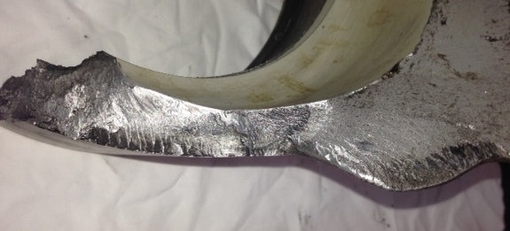 Figure 3: Secondary, circumferential crack showing, from left to right, the damaged origin area, ratchet marks/burnishing, beach marks and ultimate failure by overload
